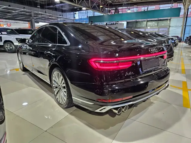 Audi Audi A8 2022 A8L 50 TFSI quattro Comfort Collector's Edition — Фото автомобиля 6