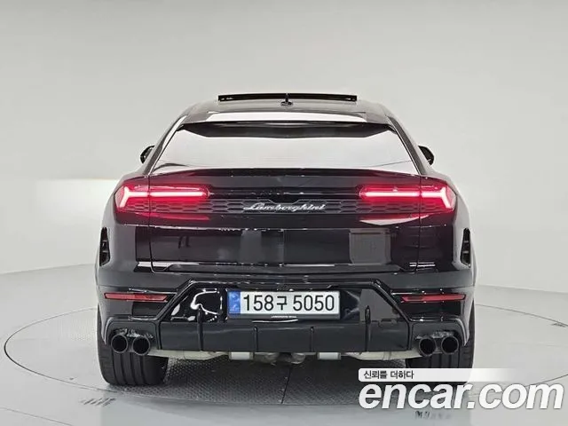 Lamborghini Urus — Фото автомобиля 3