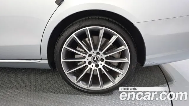 Mercedes-Benz E-Class — Фото автомобиля 17