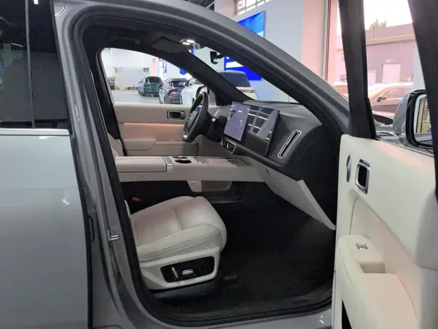 Li Auto L7 — Фото автомобиля 8