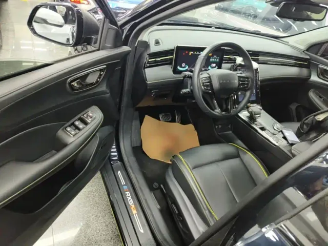 Roewe RX5 — Фото автомобиля 15