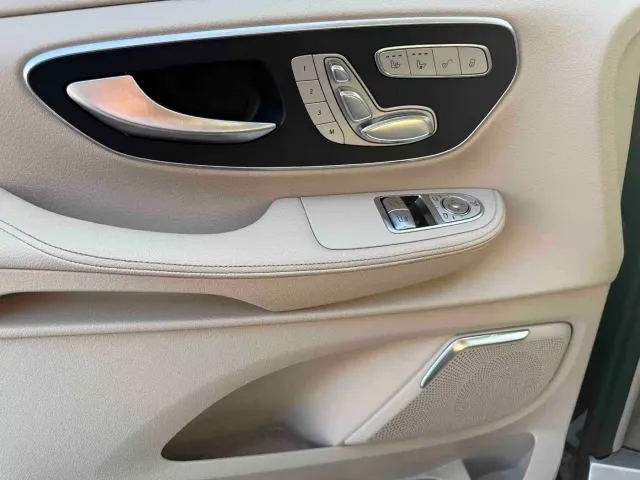 Mercedes-Benz V-Class — Фото автомобиля 17