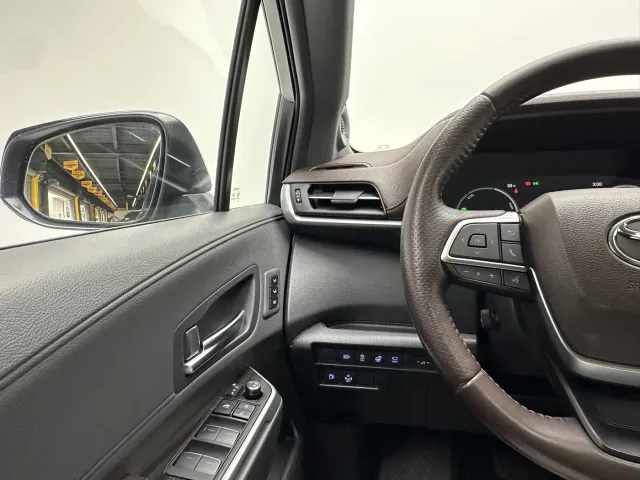 Toyota Sienna — Фото автомобиля 19