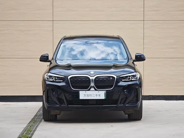 BMW iX3 — Фото автомобиля 3