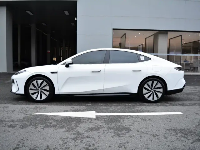 Geely Galaxy E8 — Фото автомобиля 4