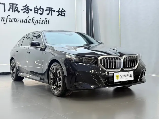 BMW 5 Series — Фото автомобиля 3