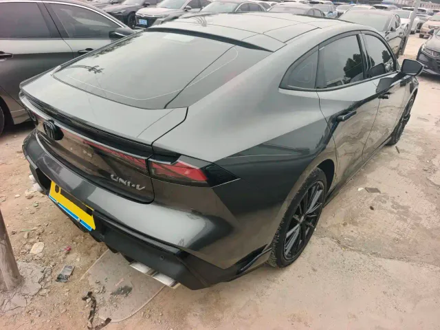 Changan Changan UNI-V 2023 1.5T Premium Edition — Фото автомобиля 14