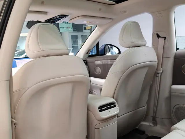 IM Motors LS6 — Фото автомобиля 12