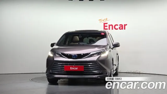 Toyota Sienna — Фото автомобиля 3