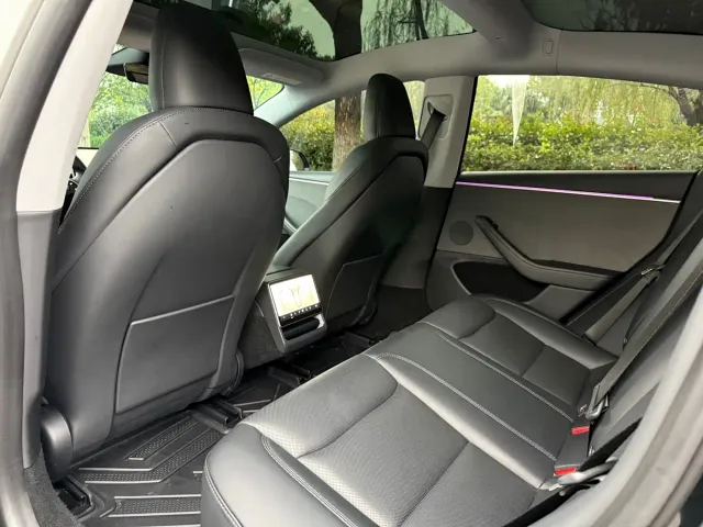 Tesla Model 3 — Фото автомобиля 13