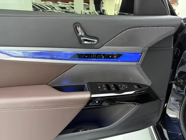 BMW 7 Series — Фото автомобиля 15