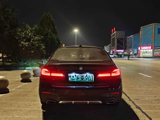 BMW 5 Series — Фото автомобиля 11