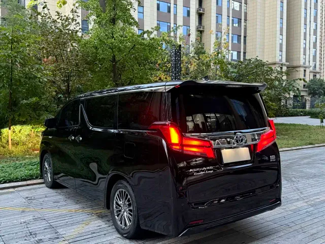 Toyota Alphard — Фото автомобиля 5