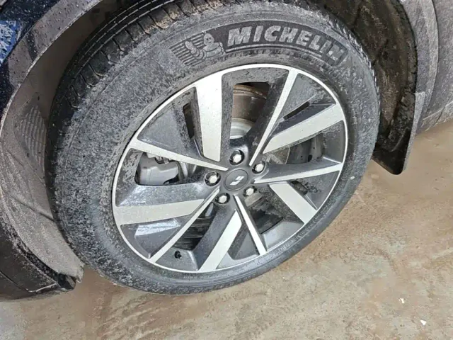 Li Auto L8 — Фото автомобиля 22