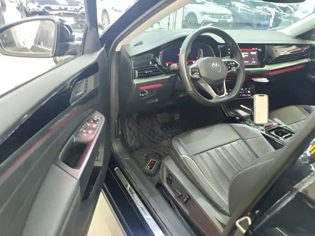 Volkswagen Passat — Фото автомобиля 15