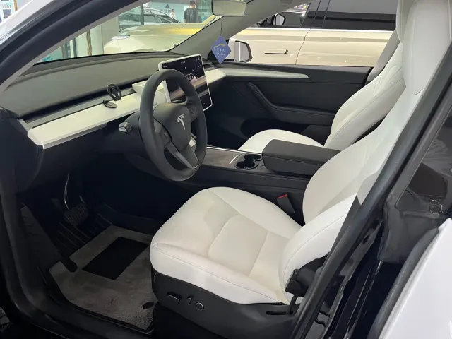 Tesla Model Y — Фото автомобиля 6