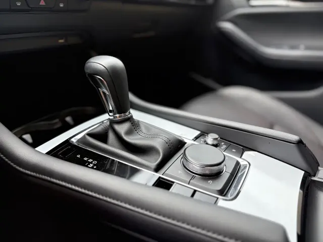 Mazda Axela — Фото автомобиля 16