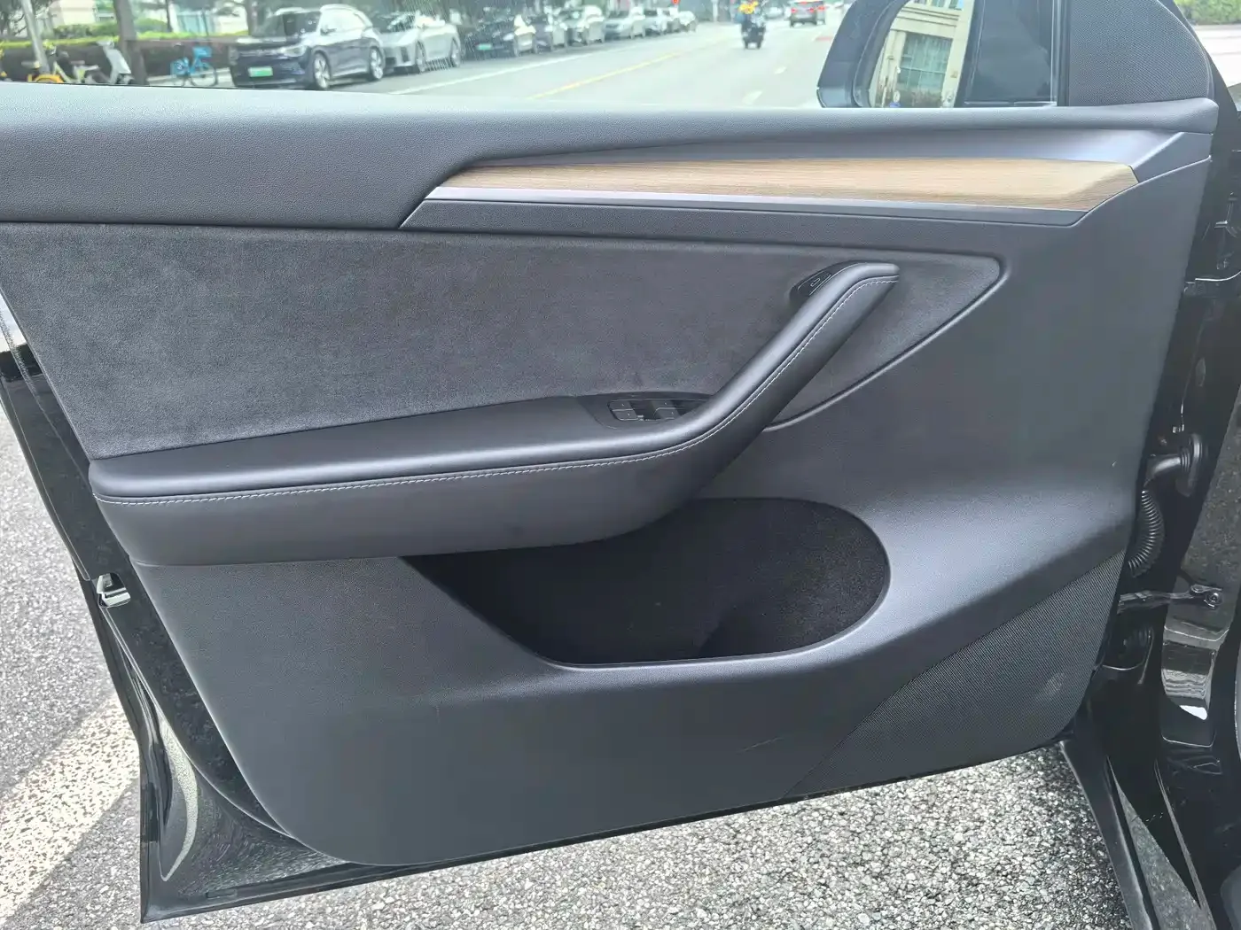 Tesla Model Y 2022 Rear-Wheel Drive Version — Фото автомобиля 19