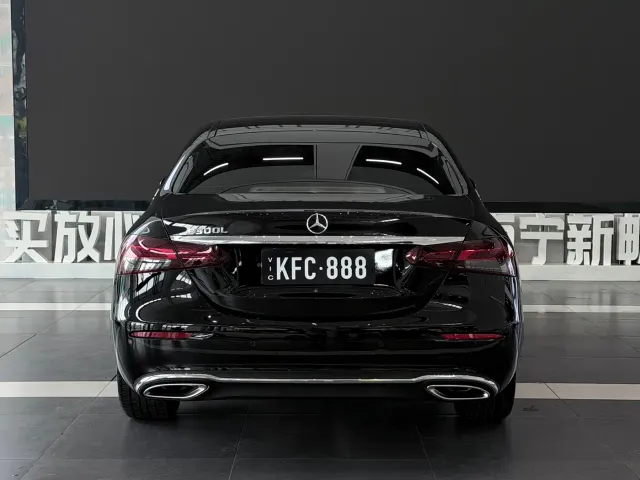 Mercedes-Benz E-Class — Фото автомобиля 6