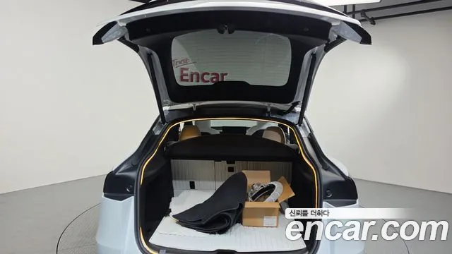 Tesla Model Y — Фото автомобиля 19
