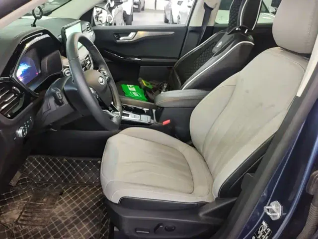 Ford Escape — Фото автомобиля 14