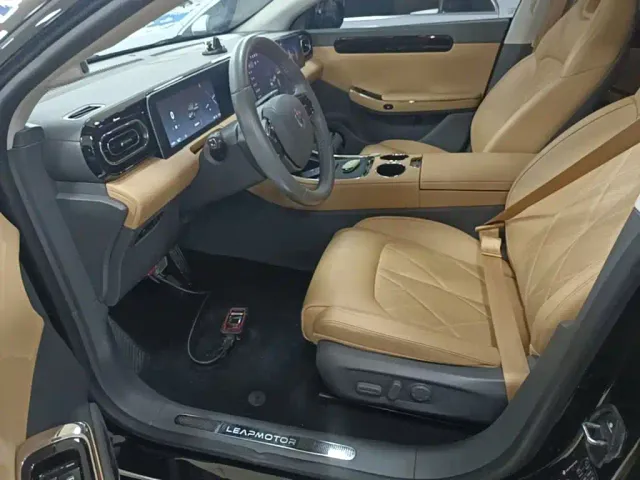 Leapmotor C01 — Фото автомобиля 14