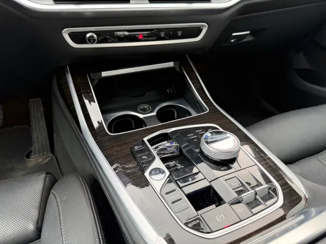 BMW X7 — Фото автомобиля 4