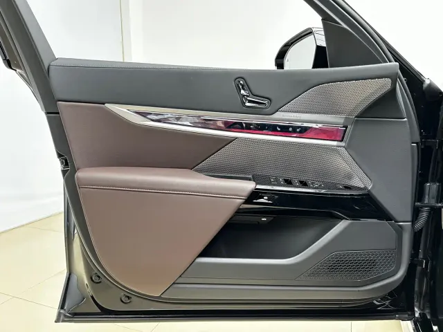 BMW 7 Series — Фото автомобиля 4