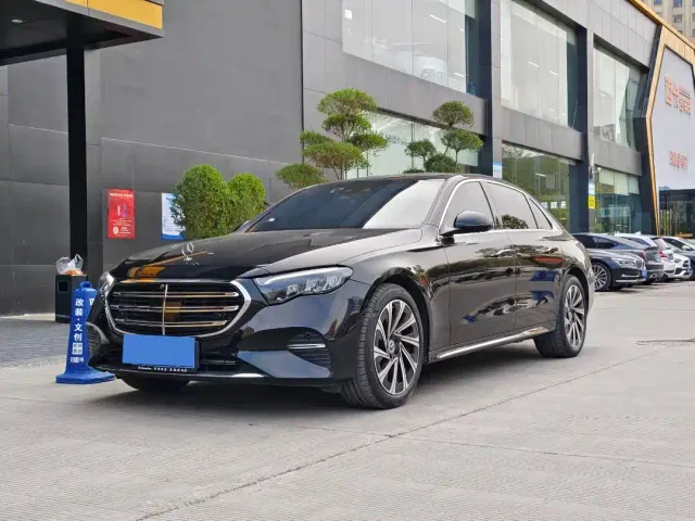 Фотография автомобиля — Mercedes-Benz E-Class