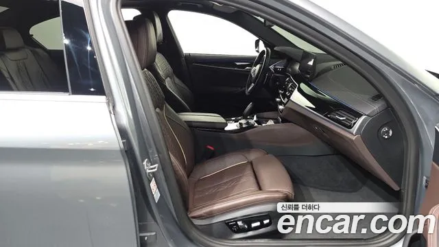 BMW 5 Series G30 — Фото автомобиля 17