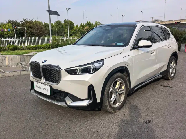 Фотография автомобиля — BMW iX1
