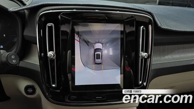 Volvo XC40 — Фото автомобиля 16