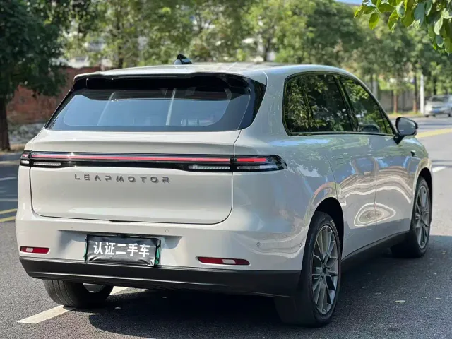 Leapmotor C10 — Фото автомобиля 6