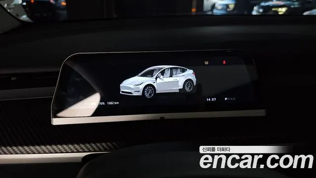 Tesla Model Y — Фото автомобиля 30