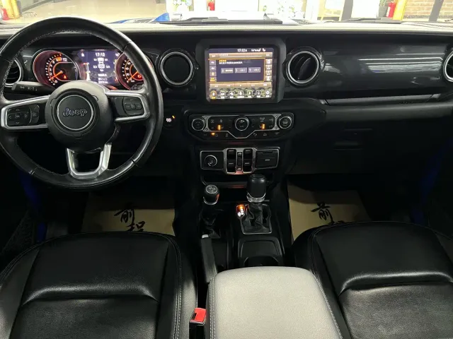 Jeep Wrangler — Фото автомобиля 8
