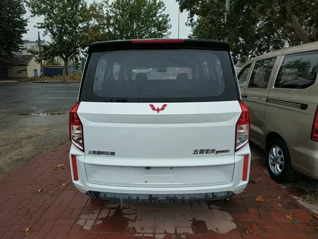Wuling Hongguang Plus — Фото автомобиля 5