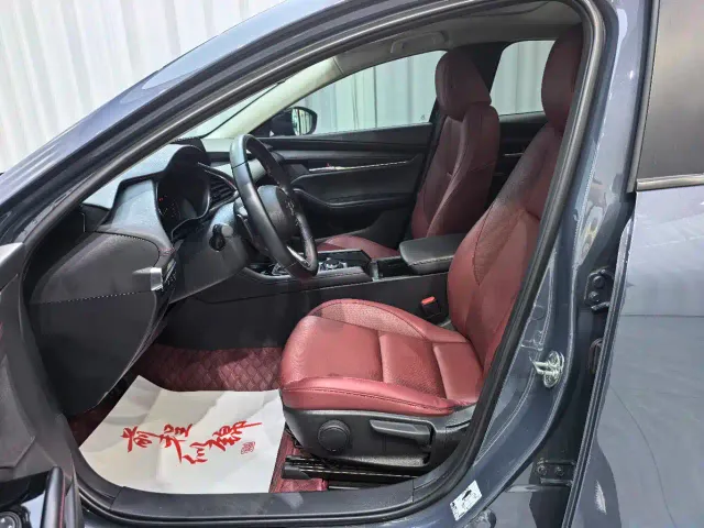 Mazda Axela — Фото автомобиля 8
