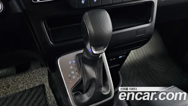 Hyundai Staria Staria L3.5 Инвалидная коляска Подъёмник/Slope — Фото автомобиля 9