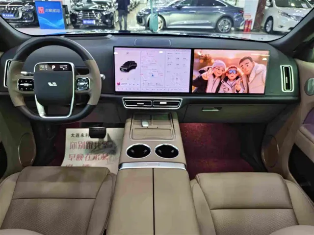 Li Auto L8 — Фото автомобиля 6