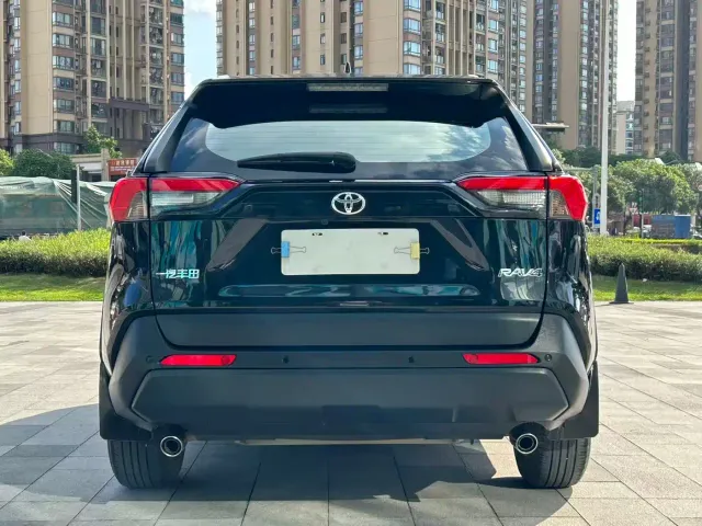 Toyota RAV4 — Фото автомобиля 4