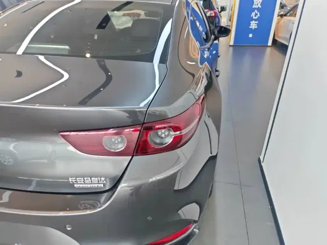 Mazda Axela — Фото автомобиля 7