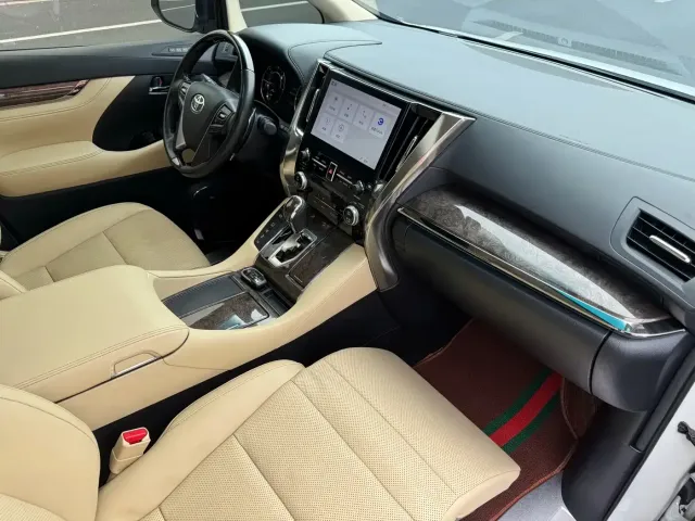 Toyota Vellfire — Фото автомобиля 10