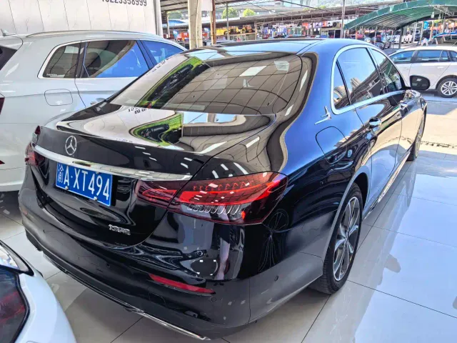 Mercedes-Benz E-Class — Фото автомобиля 2
