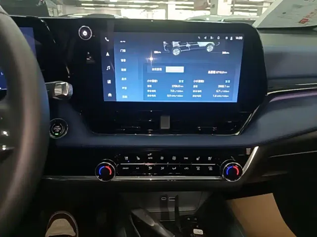 Chevrolet Equinox Plus — Фото автомобиля 12