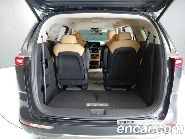 Kia Carnival Generation 4 — Фото автомобиля 24
