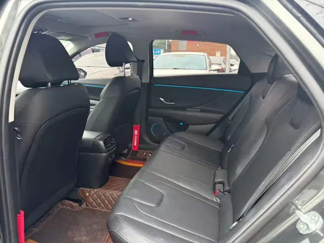 Hyundai Elantra — Фото автомобиля 5