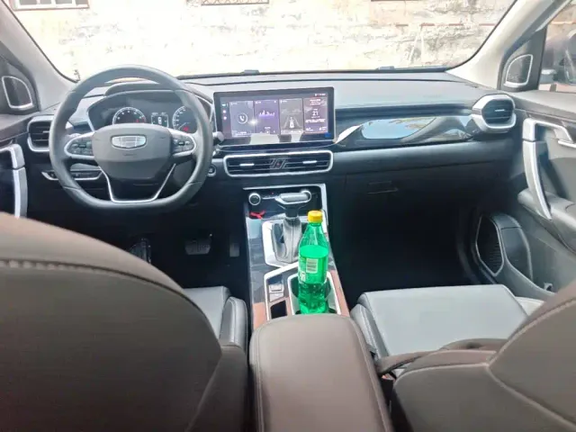 Geely Binyue — Фото автомобиля 9
