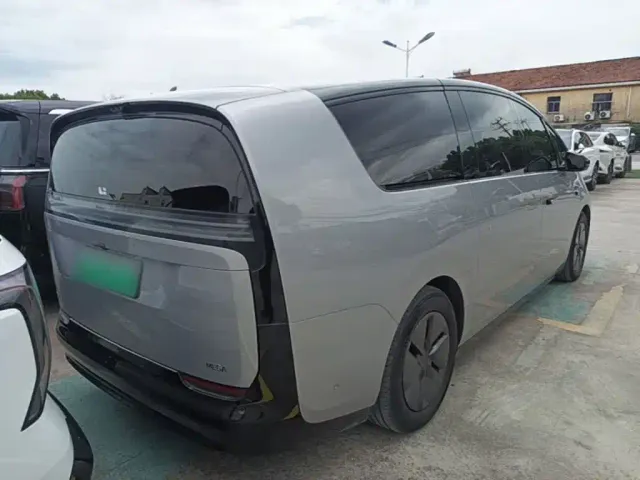 Li Auto MEGA — Фото автомобиля 6