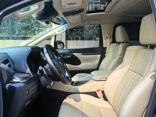 Toyota Vellfire — Фото автомобиля 10