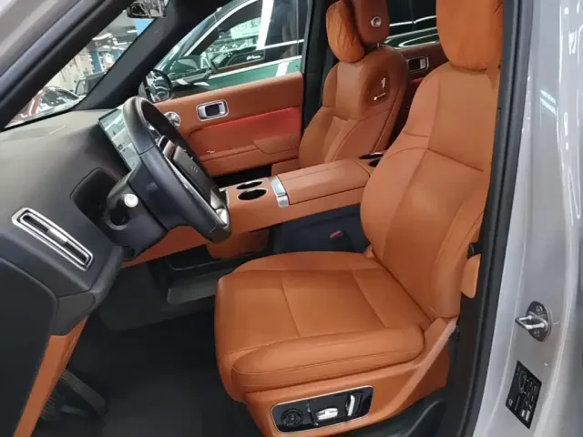 Li Auto L9 — Фото автомобиля 14